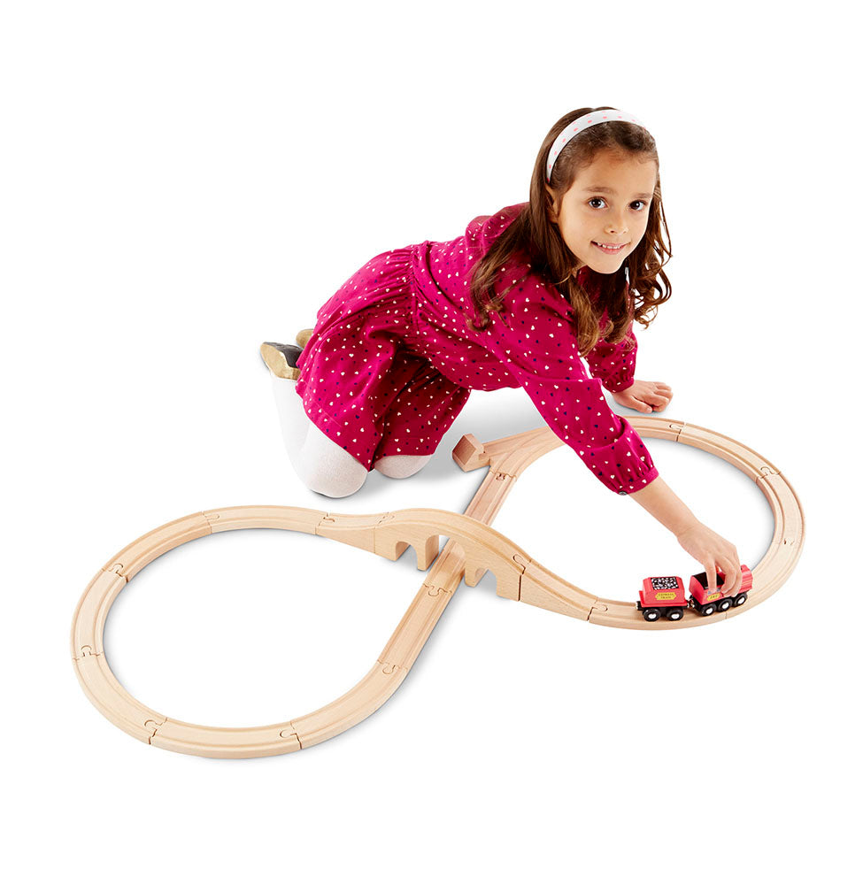 Melissa & Doug Figure 8 Train Set
